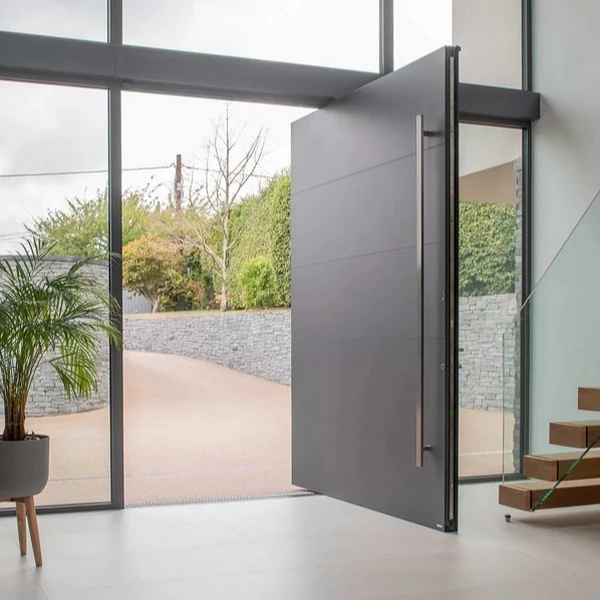 Pivot door