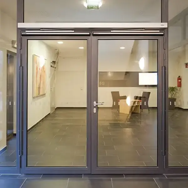 Automatic swing door